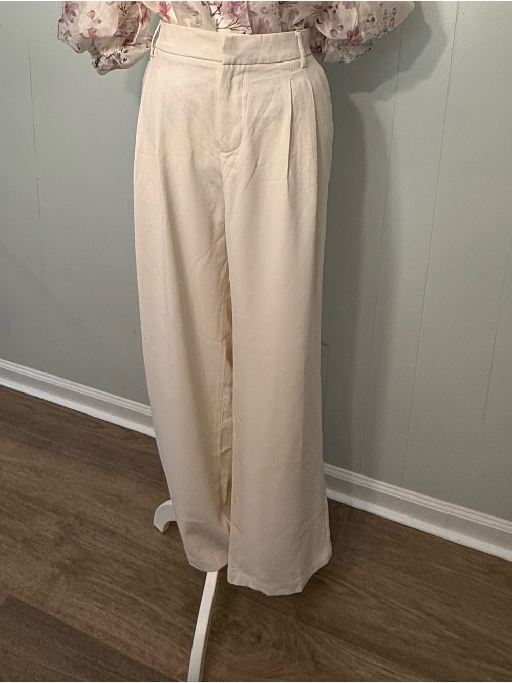 Cream Wide-Leg High-Waist Trousersoo size L